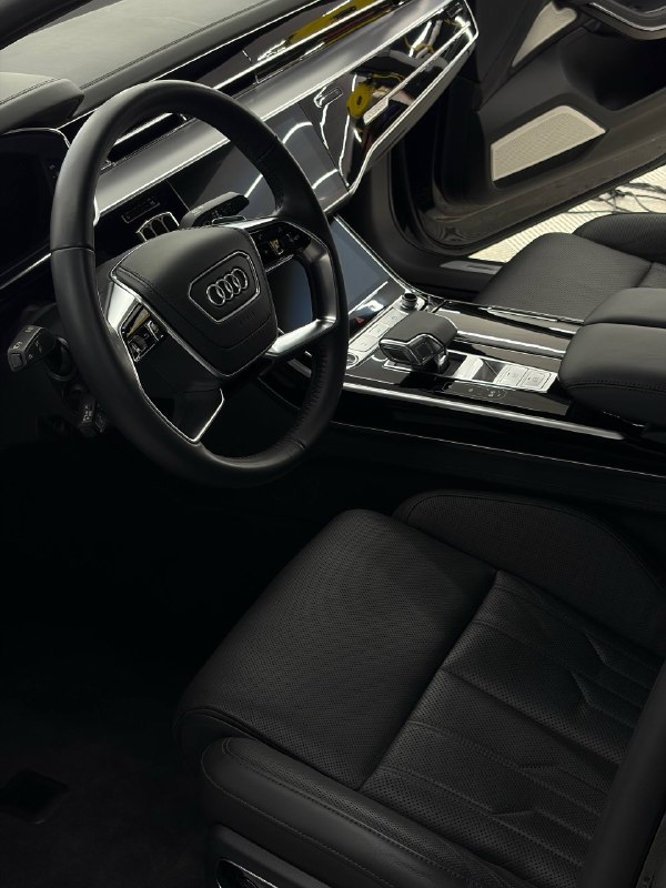 Audi A8: деталь работы 7
