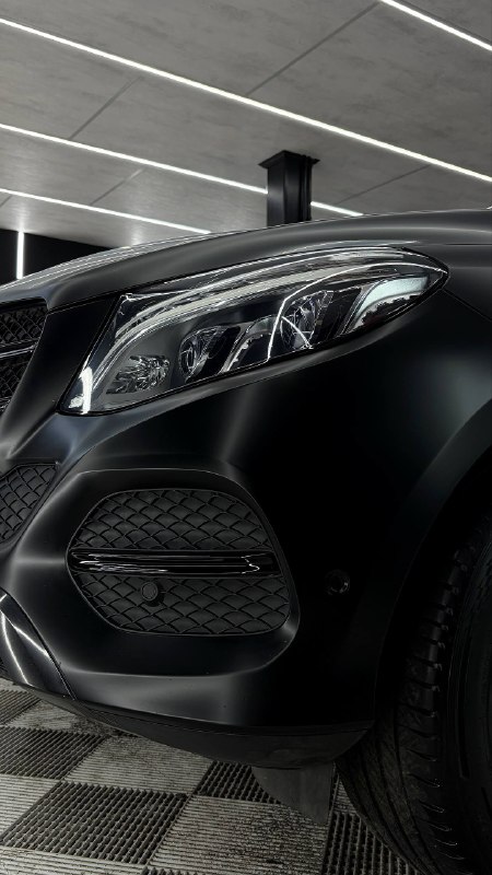 Mercedes-Benz: деталь работы 2