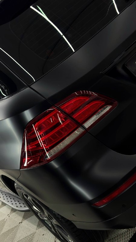 Mercedes-Benz: деталь работы 6